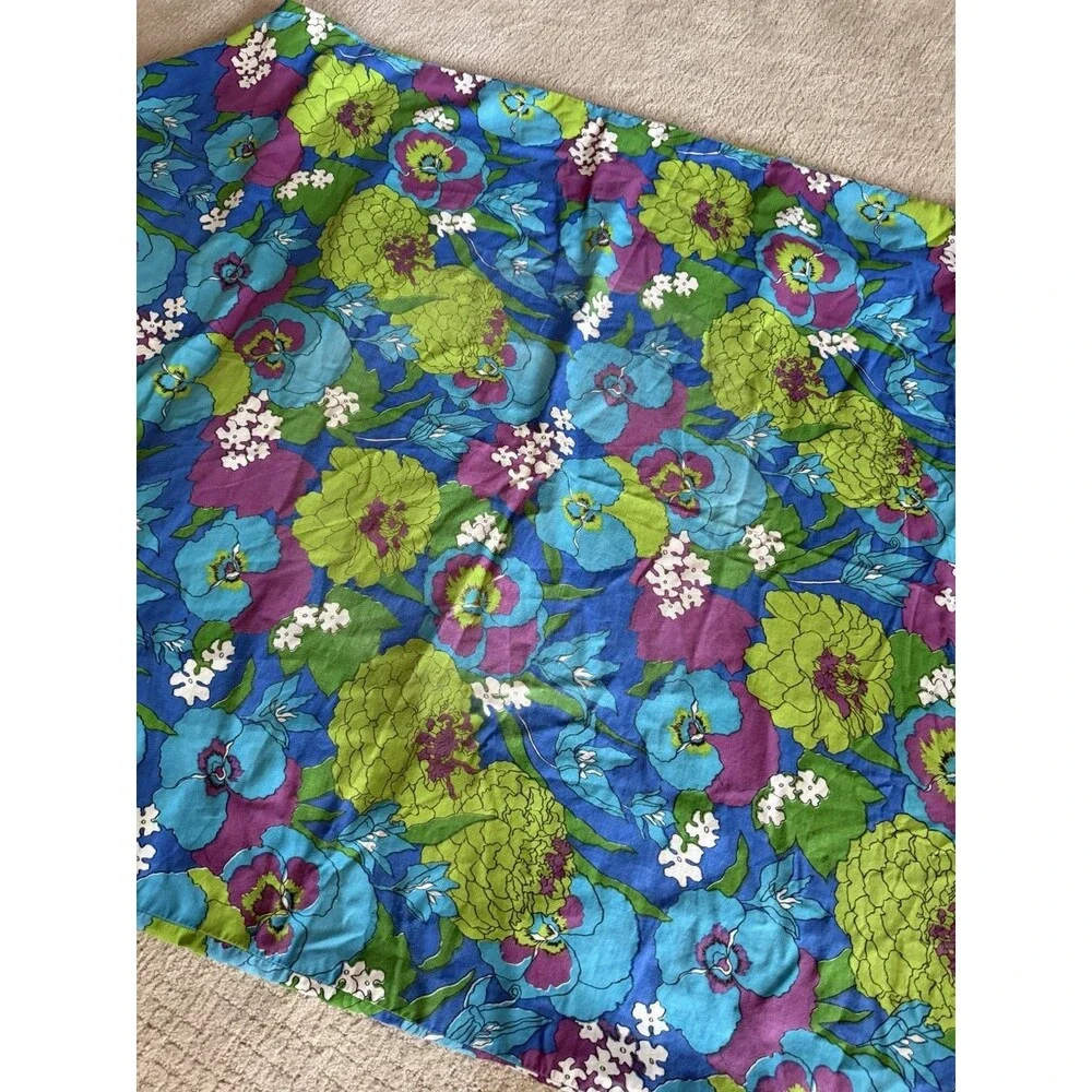 Vintage Tablecloth 1960’s-70’s Bold Floral Circular Purple Green Mod Retro